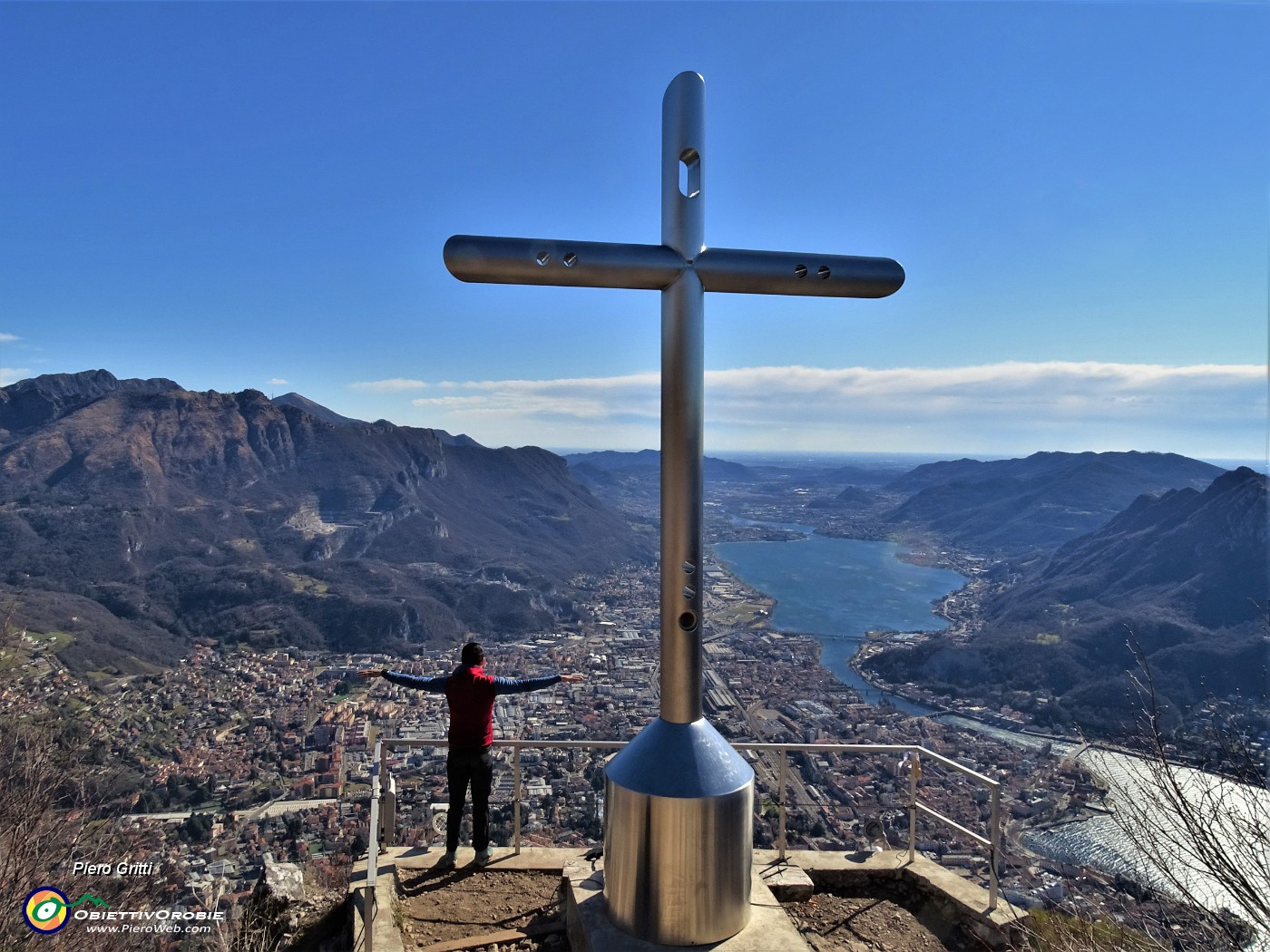 39 Splendida vista dal Crocione del S.Martino (1025 m).JPG -                                